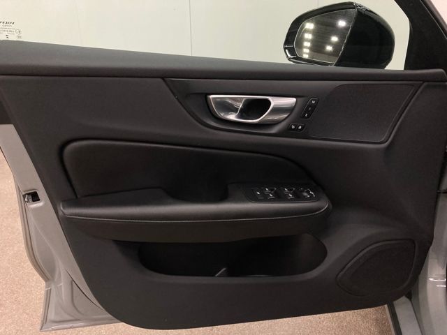 2024 Volvo S60 B5 Core Dark Theme