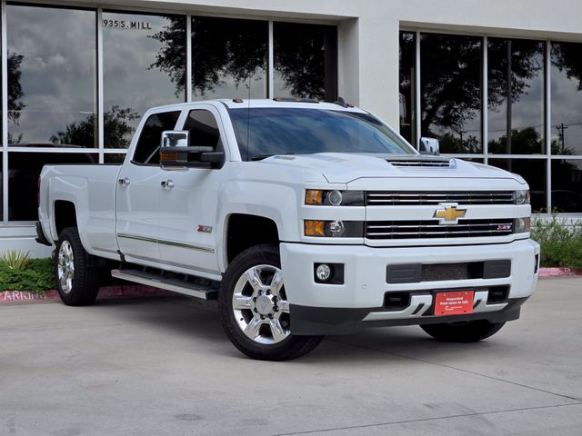 Summit White 2019 Chevrolet Silverado 2500HD Pickup Truck Four-Wheel Drive 6-Speed Automatic