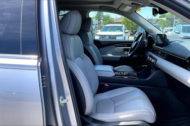 Used 2025 Honda Pilot Touring 4D Sport Utility