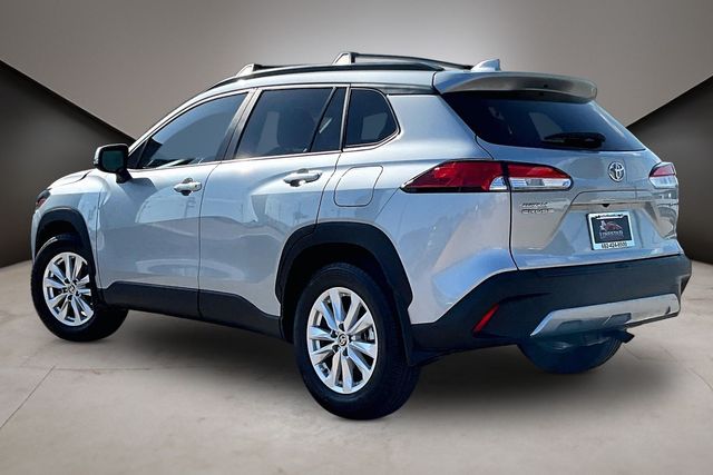 View vehicle photo 4