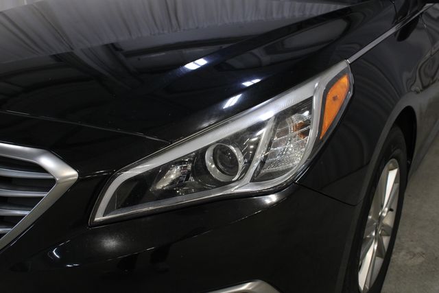 Used 2017 Black Hyundai Base image 31