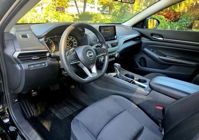 Used 2025 Black Nissan 2.5 SV image 7