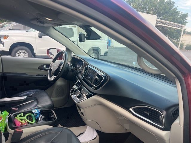 2019 Chrysler Pacifica Touring L 27