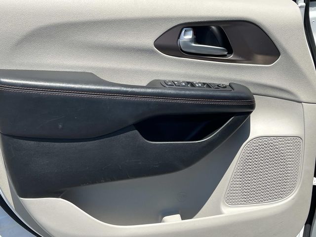 used 2018 Chrysler Pacifica car, priced at $16,491