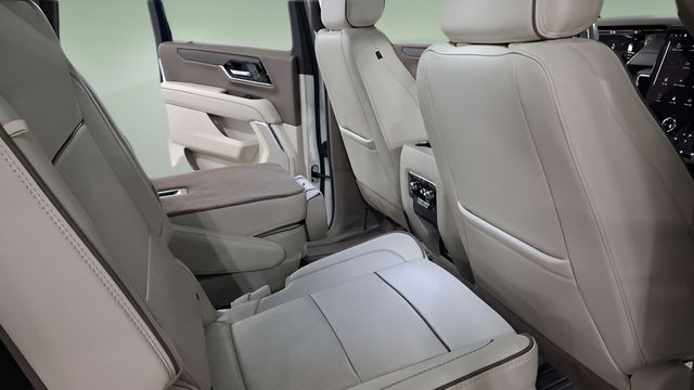 Used 2025 GMC Yukon XL SUV