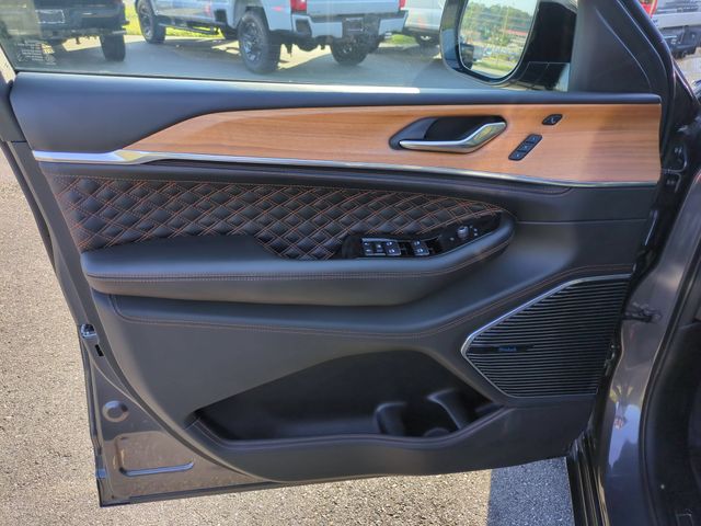 Used 2024 Gray Jeep Summit Reserve image 12