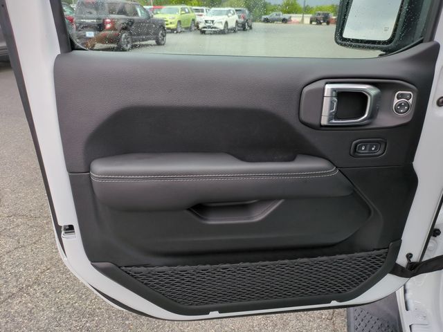 Used 2023 White Jeep Overland image 12