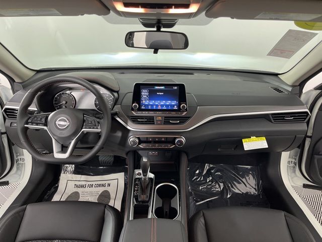 2025 Pearl White Tricoat Nissan Altima 2.5 SR FWD Sedan
