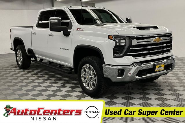 Summit White 2025 Chevrolet Silverado 2500HD LTZ Crew Cab 4WD Pickup Truck Four-Wheel Drive 10-Speed Automatic