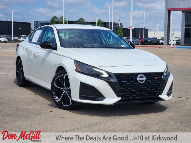 Glacier White 2026 Nissan Altima Sedan Front-Wheel Drive Continuously Variable Transmission