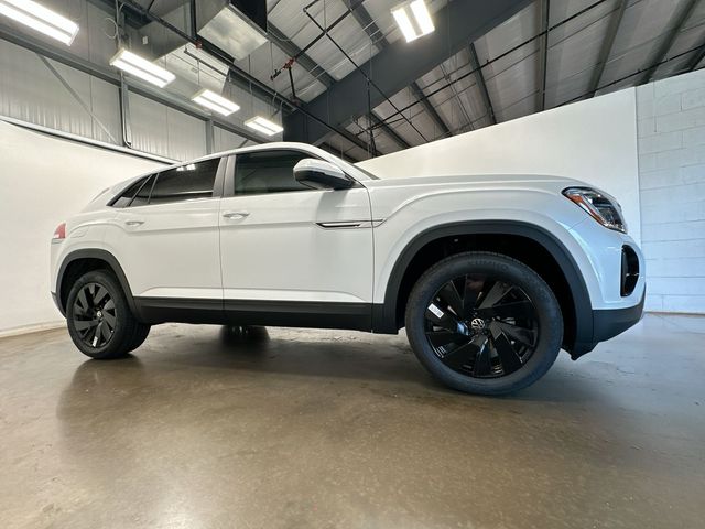 2026 Volkswagen Atlas Cross Sport 2.0T SE w/Technology White/off-white at Sutliff Volkswagen