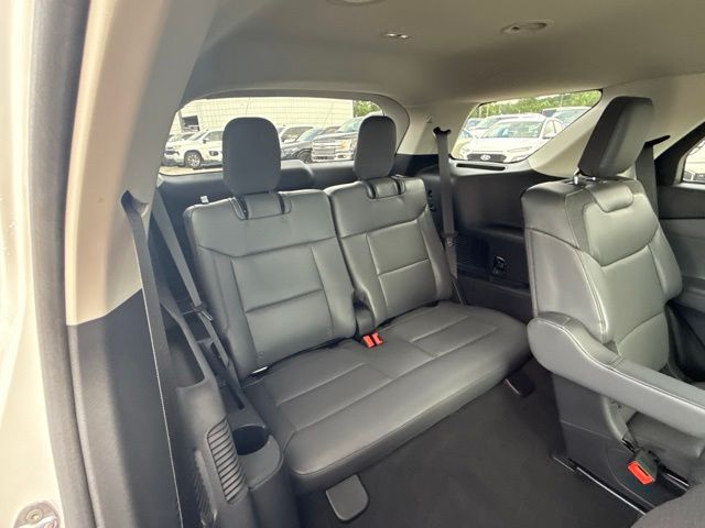 2025 Ford Explorer Active:B02485