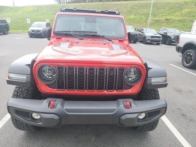 Firecracker Red Clearcoat 2024 Jeep Gladiator Rubicon Crew Cab 4WD Pickup Truck Four-Wheel Drive 8-Speed Automatic