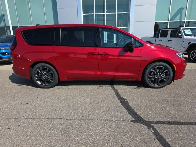 2026 Chrysler Pacifica Select - Pr6 exterior view 4