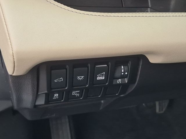 Used 2022 Silver Subaru Limited image 19
