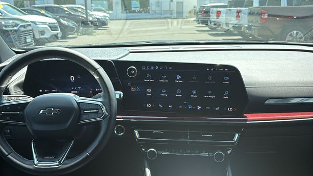 Used 2025 Chevrolet Traverse SUV