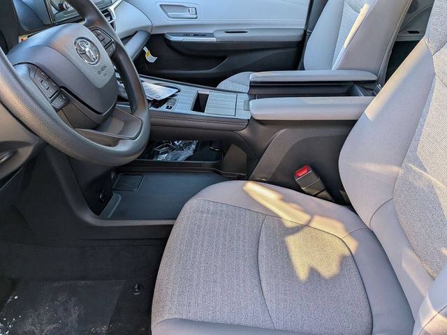 2026 Toyota Sienna LE - Photo 12