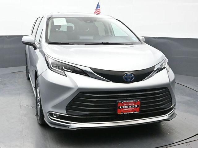 2021 Toyota Sienna XLE 11