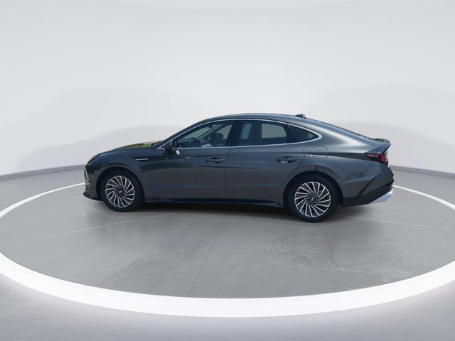 Used 2025 Gray Hyundai SEL image 5