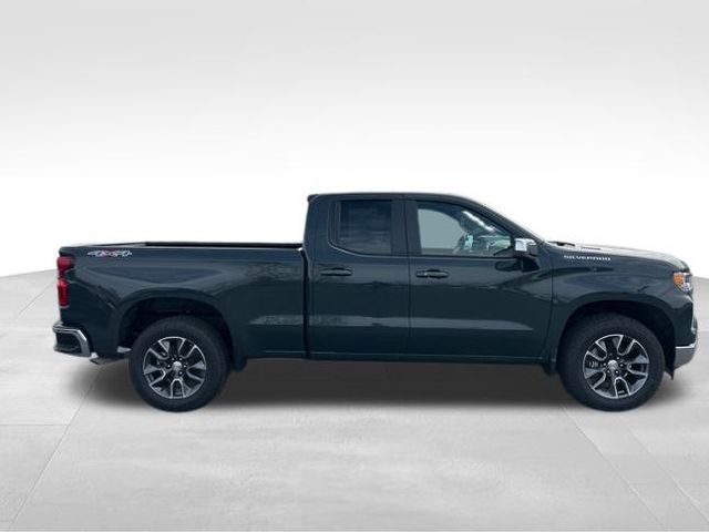 2025 Chevrolet Silverado 1500 LT photo