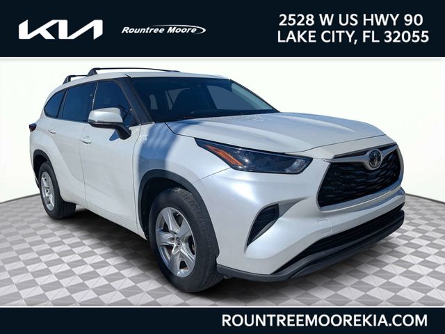 White (Wind Chill Pearl) 2022 Toyota Highlander SUV / Crossover Front-Wheel Drive 8-Speed Automatic