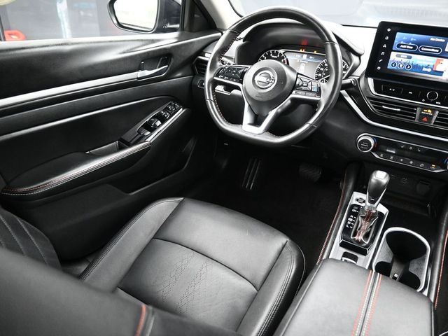 2024 Super Black Clearcoat Nissan Altima 2.0 SR FWD Sedan