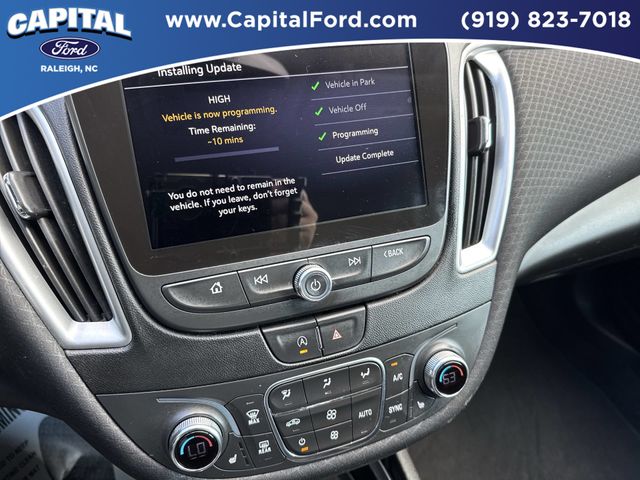 Used 2022 White Chevrolet LT image 26