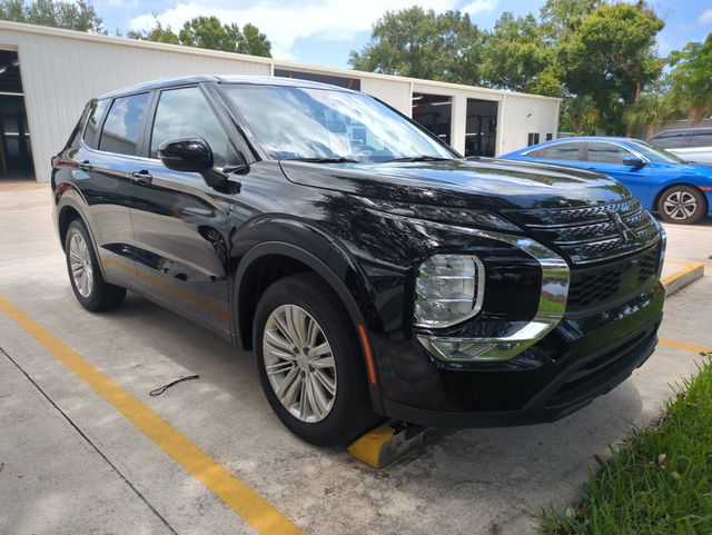 Labrador Black 2024 Mitsubishi Outlander SUV / Crossover Front-Wheel Drive Continuously Variable Transmission