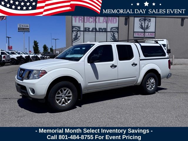Glacier White 2017 Nissan Frontier SV V6 Crew Cab 4WD Pickup Truck Four-Wheel Drive 5-Speed Automatic Overdrive