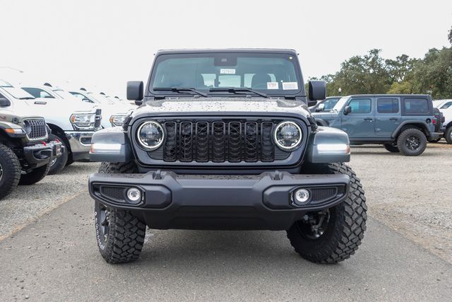 new 2025 Jeep Gladiator car, priced at $43,625