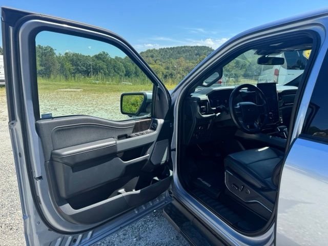 Used 2022 Blue Ford Lariat image 17