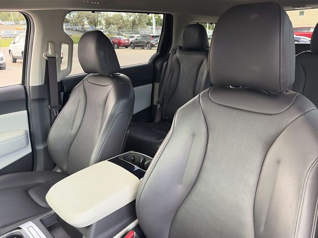 Used 2023 Kia Carnival Van