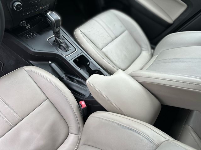 Used 2019 White Ford Lariat image 22