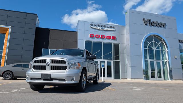 Bright Silver Clearcoat Metallic 2017 RAM 1500 Pickup Truck Four-Wheel Drive 8-Speed Automatic