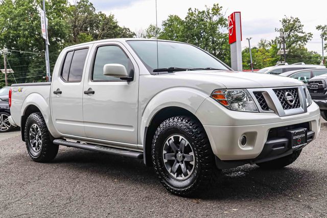 Glacier White 2018 Nissan Frontier Pickup Truck Four-Wheel Drive 5-Speed Automatic Overdrive