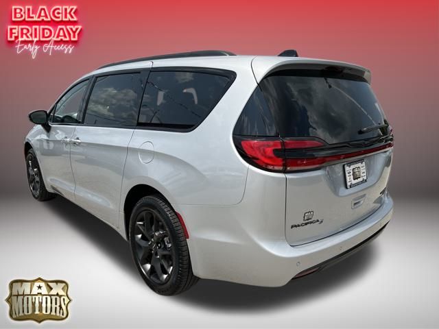 2024 Chrysler Pacifica Limited 4