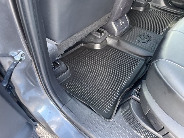 Used 2022 Toyota Highlander Hybrid SUV