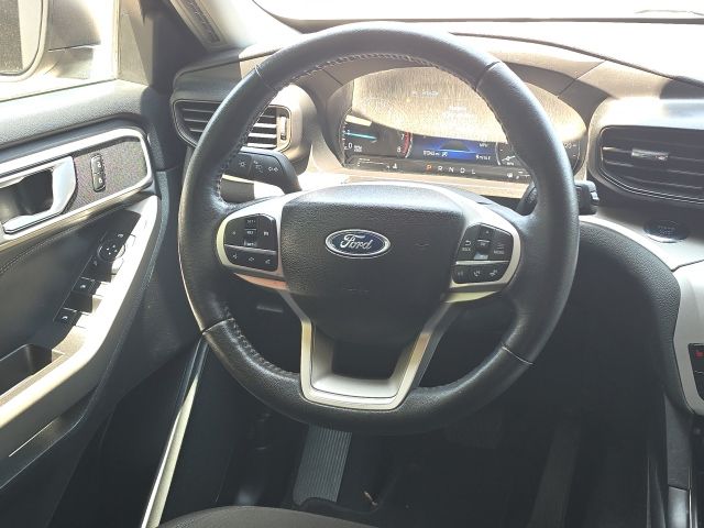 2023 Ford Explorer XLT:B02480
