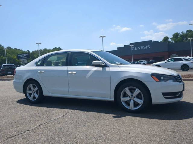 Candy White 2013 Volkswagen Passat Sedan Front-Wheel Drive 6-Speed Automatic