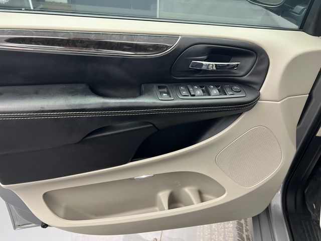 2014 Billet Silver Metallic Clearcoat Chrysler Town & Country Touring FWD Van