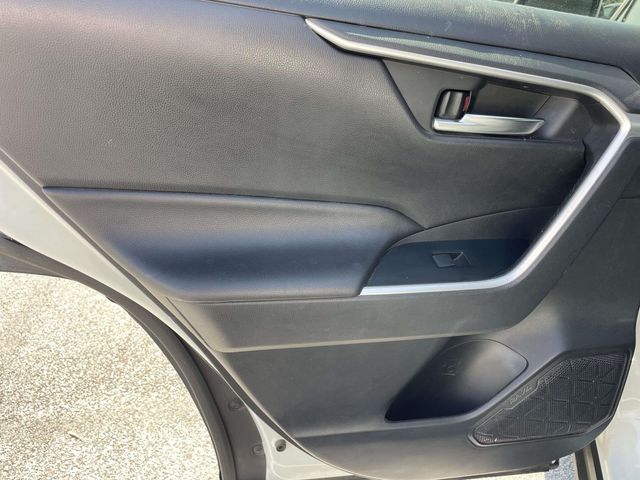 Used 2019  Toyota XLE image 10