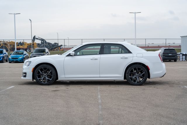 2022 Chrysler 300 S 4