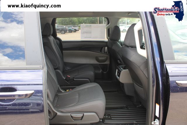 New 2026 Kia Carnival MPV Van