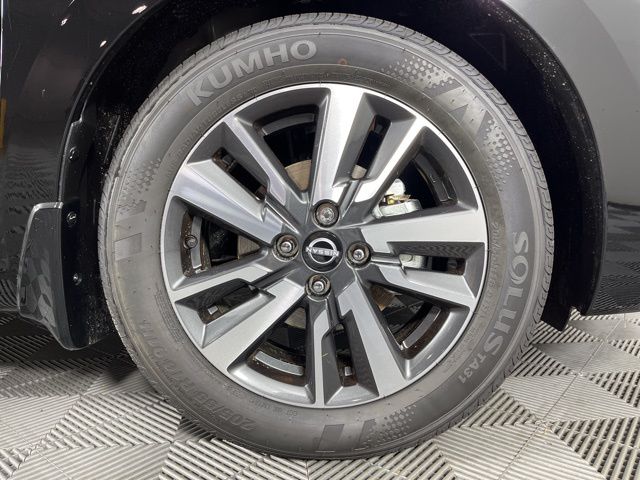 2025 Super Black Metallic Nissan Versa 1.6 SV FWD Sedan
