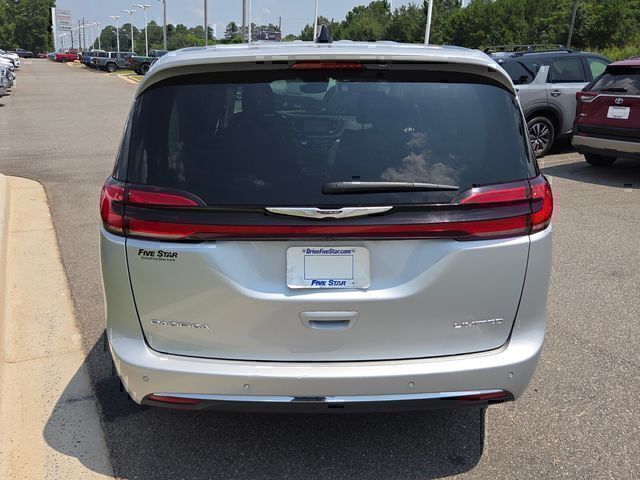 Used 2024 Chrysler Pacifica Van