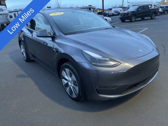 2023 Tesla Model Y Base 27