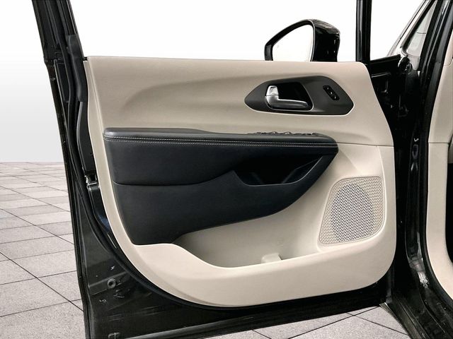 2022 Chrysler Pacifica Touring L Black at Bob Ruth Ford