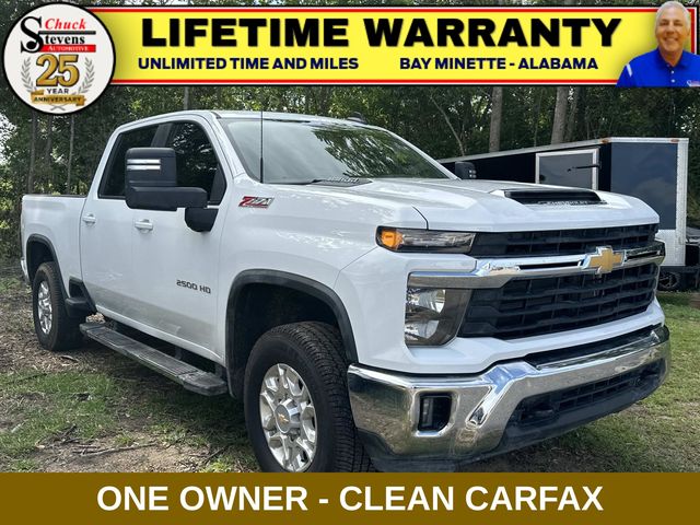 Summit White 2025 Chevrolet Silverado 2500HD Pickup Truck Four-Wheel Drive Automatic