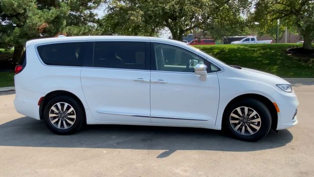 2022 Chrysler Pacifica Hybrid Limited 9