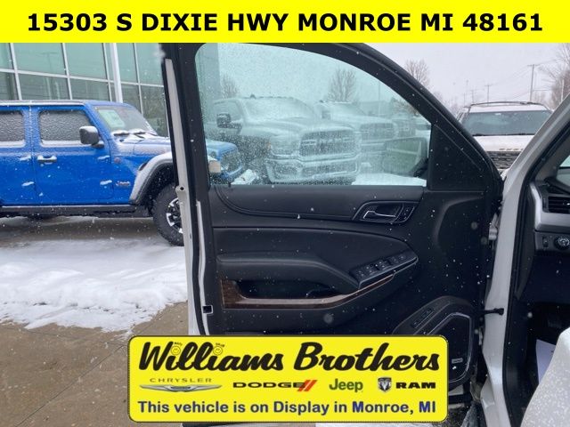 2017 Chevrolet Suburban LT - Iridescent Pearl Tricoat exterior view 9